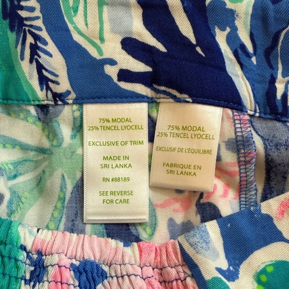 Lilly Putlizer Dahlia Colorful Floral Print Shorts Size Small - Picture 4 of 6